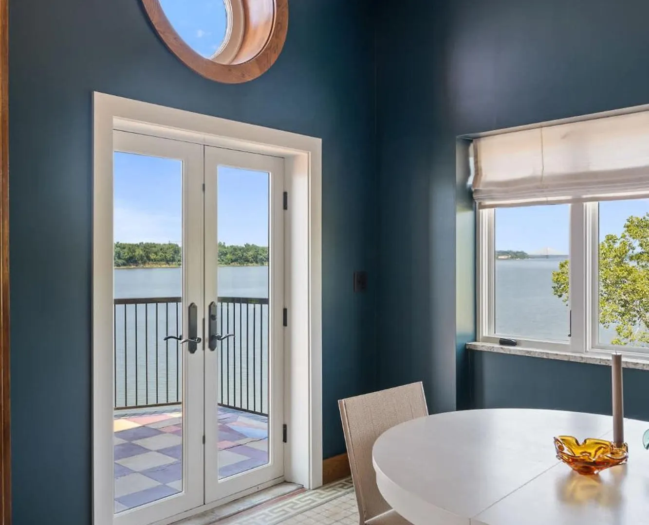 Top-Floor Riverside Retreat Timeless Charm & Views Louisville 0*,