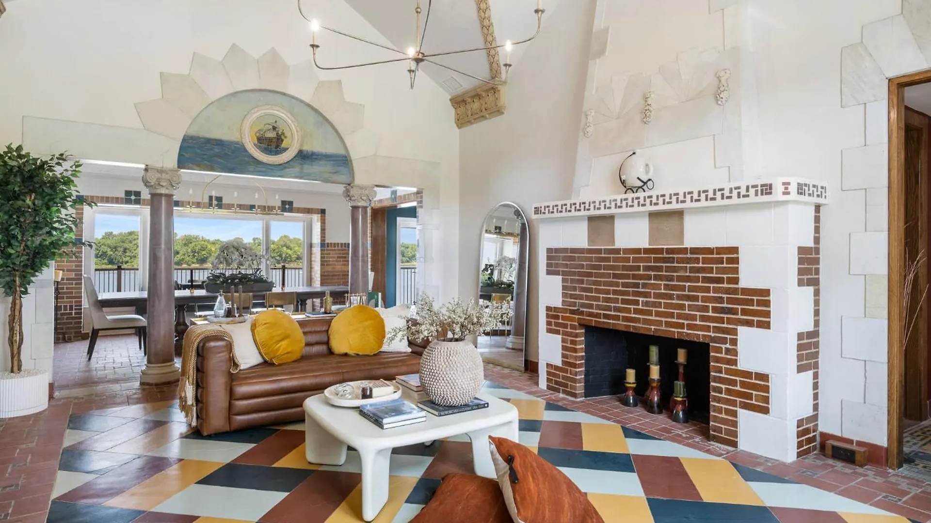 Top-Floor Riverside Retreat Timeless Charm & Views Louisville 0*,