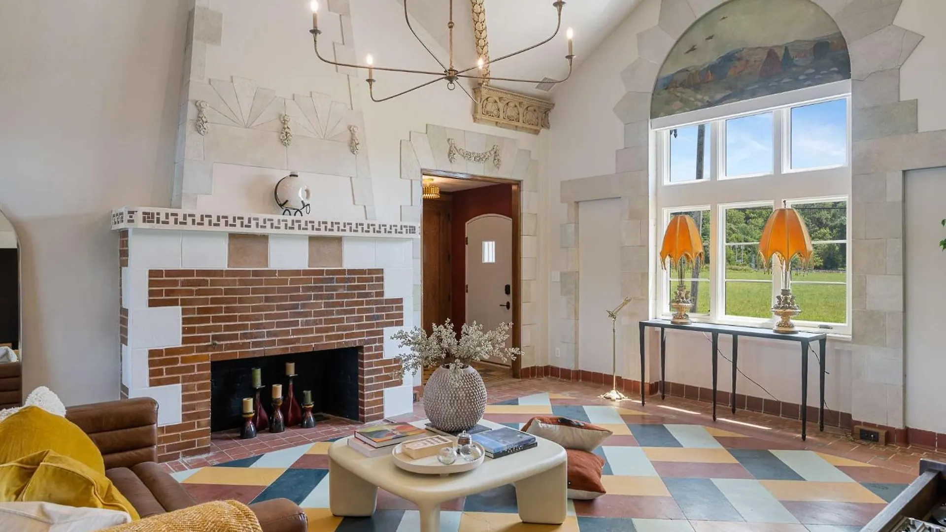 Top-Floor Riverside Retreat Timeless Charm & Views Louisville Holiday home